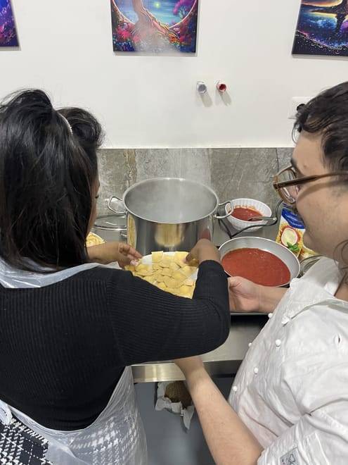 Cooking Class in Naples: Fettuccine Alfredo and Ravioli with Starter and Drink Included