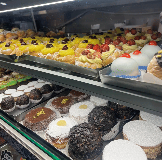 Naples Street Food Tour With Meal in 6 Stops