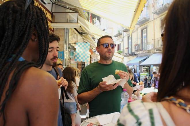 Naples Street Food Tour With Meal in 6 Stops
