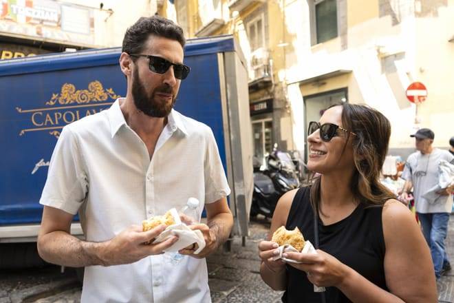Naples Street Food Tour With Meal in 6 Stops