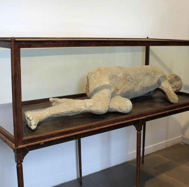 Pompeii Tour: Explore the Ruins from Naples. Driver, Guide and Ticket Included