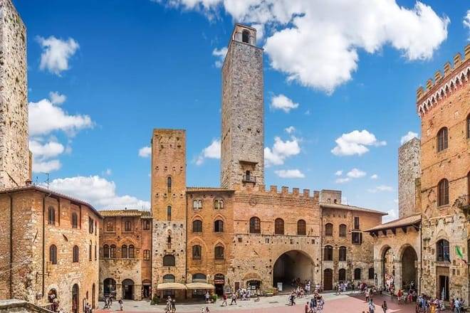 Florence Day Trip: Pisa, San Gimignano, and Siena with Lunch