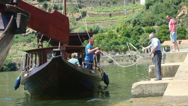 Douro Valley Small Group Tour with Wine Tastings, Lunch and River Cruise 