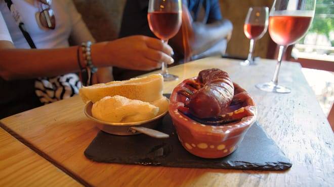 Porto Food Tour with 10 Tastings at 5 Restaurants and Eateries