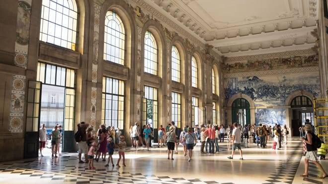 Porto Food Tour with 10 Tastings at 5 Restaurants and Eateries