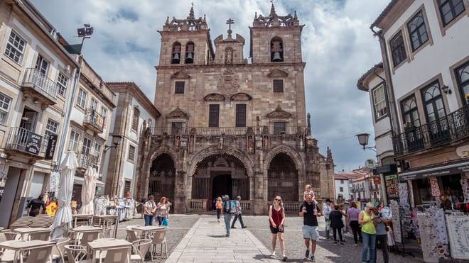 Guimarães & Braga Small Group Tour with Lunch and All Tickets Included
