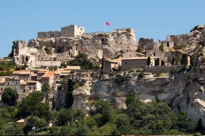 Private Avignon les baux de provence and Saint Remy de provence Full Day Tour