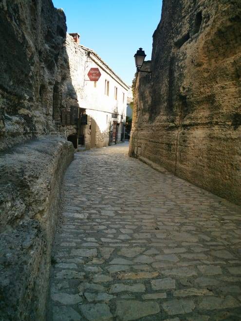 Private Avignon les baux de provence and Saint Remy de provence Full Day Tour