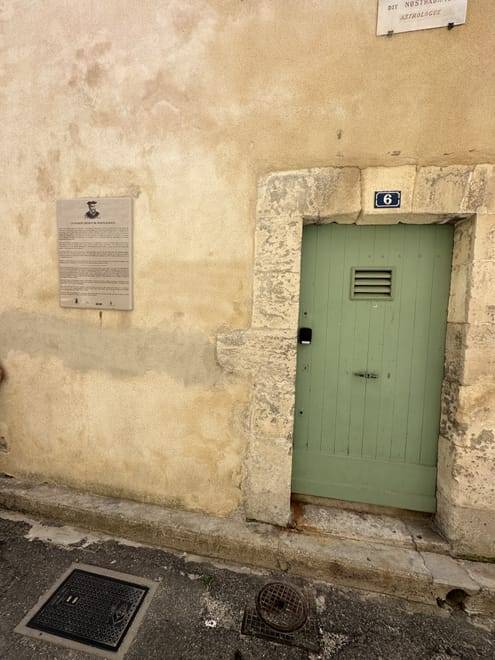 Private Avignon les baux de provence and Saint Remy de provence Full Day Tour