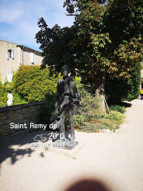 Private Avignon les baux de provence and Saint Remy de provence Full Day Tour