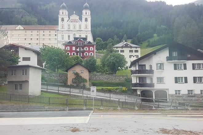 Glacier Express Panoramic Train Round Trip from Zürich With Private Guide 