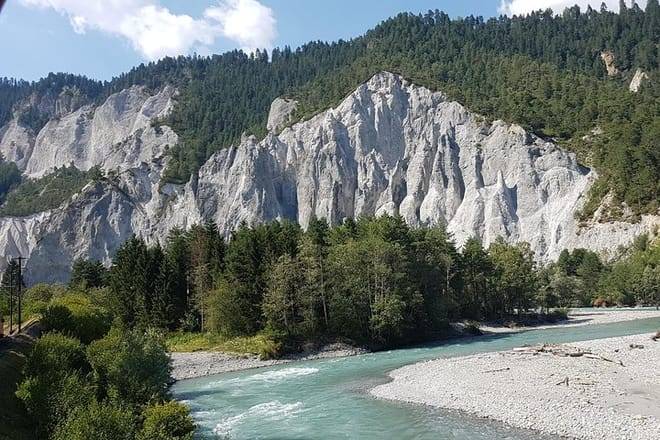 Glacier Express Panoramic Train Round Trip from Zürich With Private Guide 