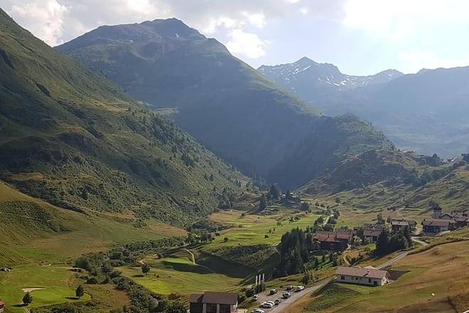 Glacier Express Panoramic Train Round Trip from Zürich With Private Guide 