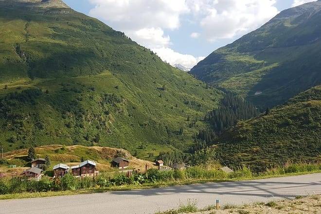 Glacier Express Panoramic Train Round Trip from Zürich With Private Guide 