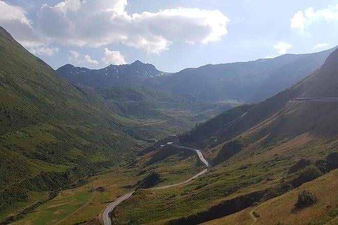 Glacier Express Panoramic Train Round Trip from Zürich With Private Guide 