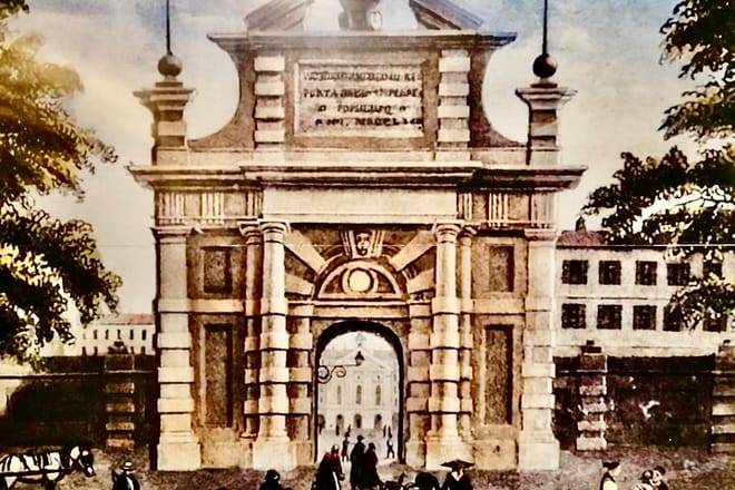 Nice Port Lympia and Antiques District Walking Tour