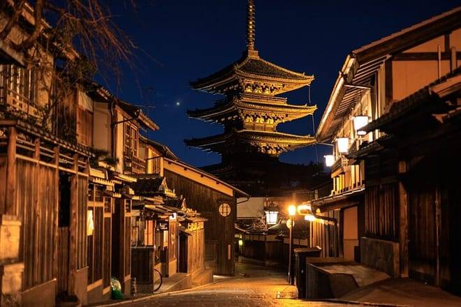 Experience Kyoto Gion at Night E-Bike Tour