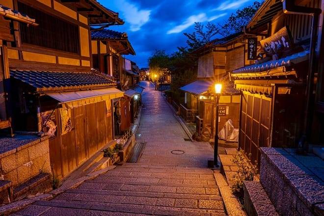 Experience Kyoto Gion at Night E-Bike Tour