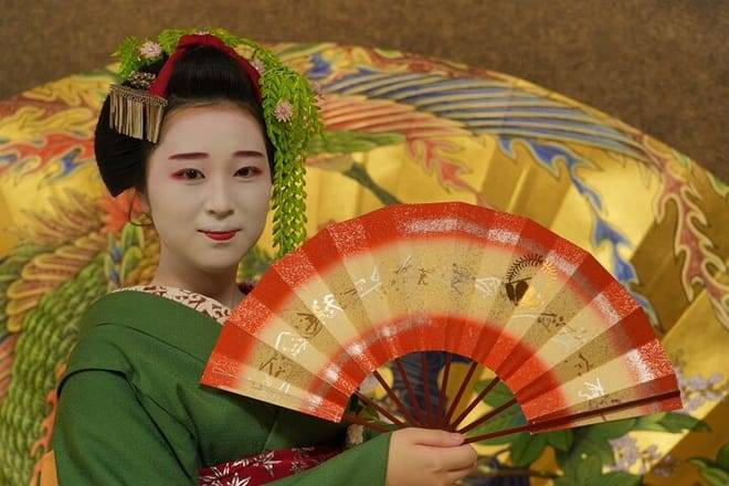 The Art of Geisha: Exclusive Show & Gion Walking Tour