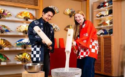 Kyoto Traditional Mochi Pounding Experience with Tasting